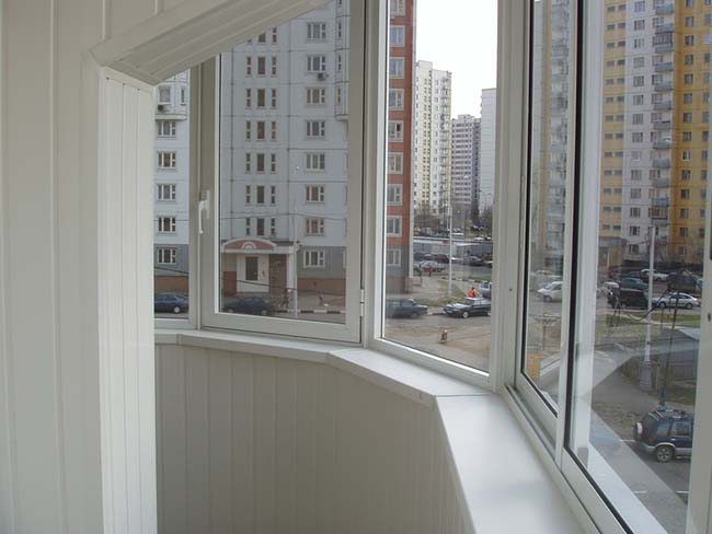 Закругленное радиусное остекление полукруглого балкона и лоджии Серпухов