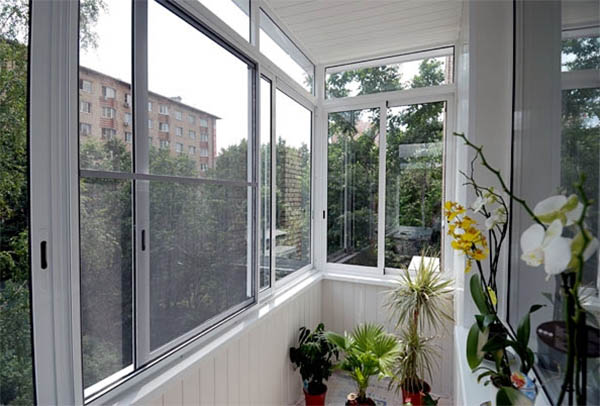Недорогое остекление балконов и лоджий алюминиевым профилем от производителя окон Серпухов