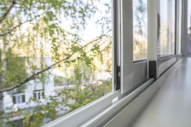 Раздвижное холодное остекление распашными окнами Серпухов