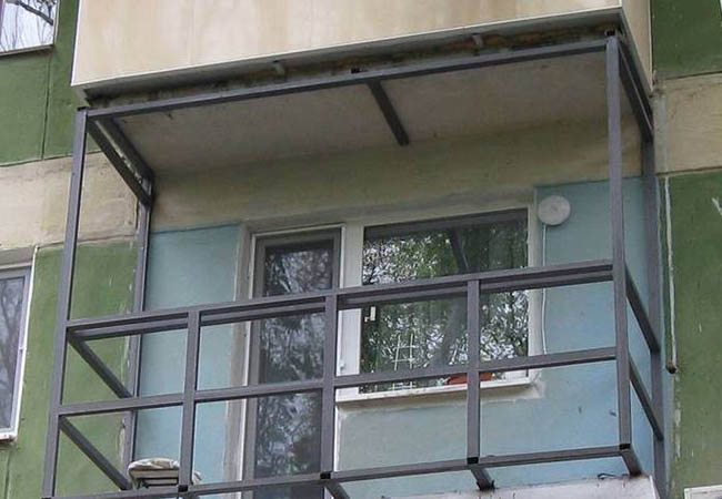 Альтернативное остекление балкона оргстеклом вместо стекла Серпухов
