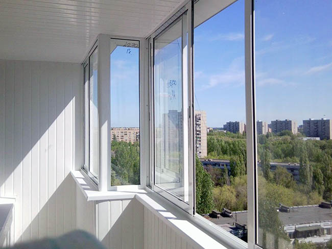 Нестандартное остекление балконов косой формы и проблемных балконов Серпухов